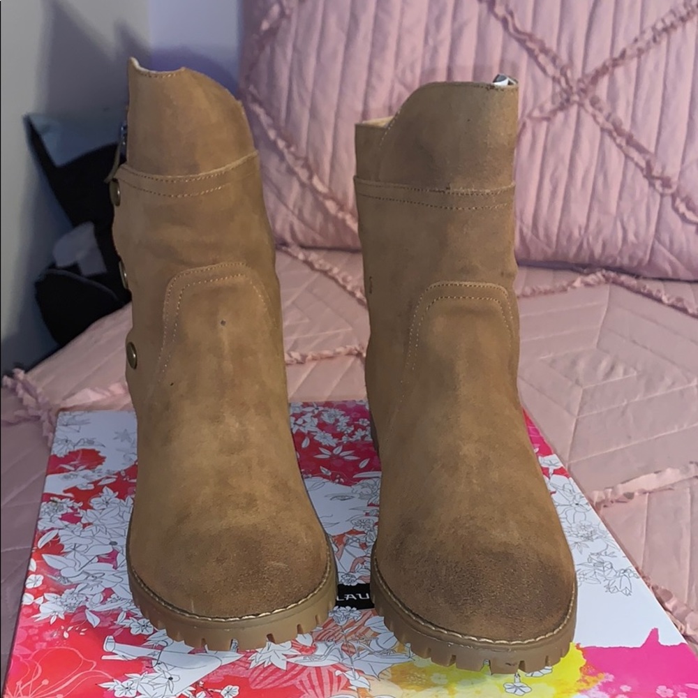 boots - Picture 2 of 3